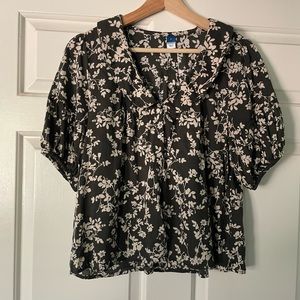 Old Navy Floral Peter Pan collar top
